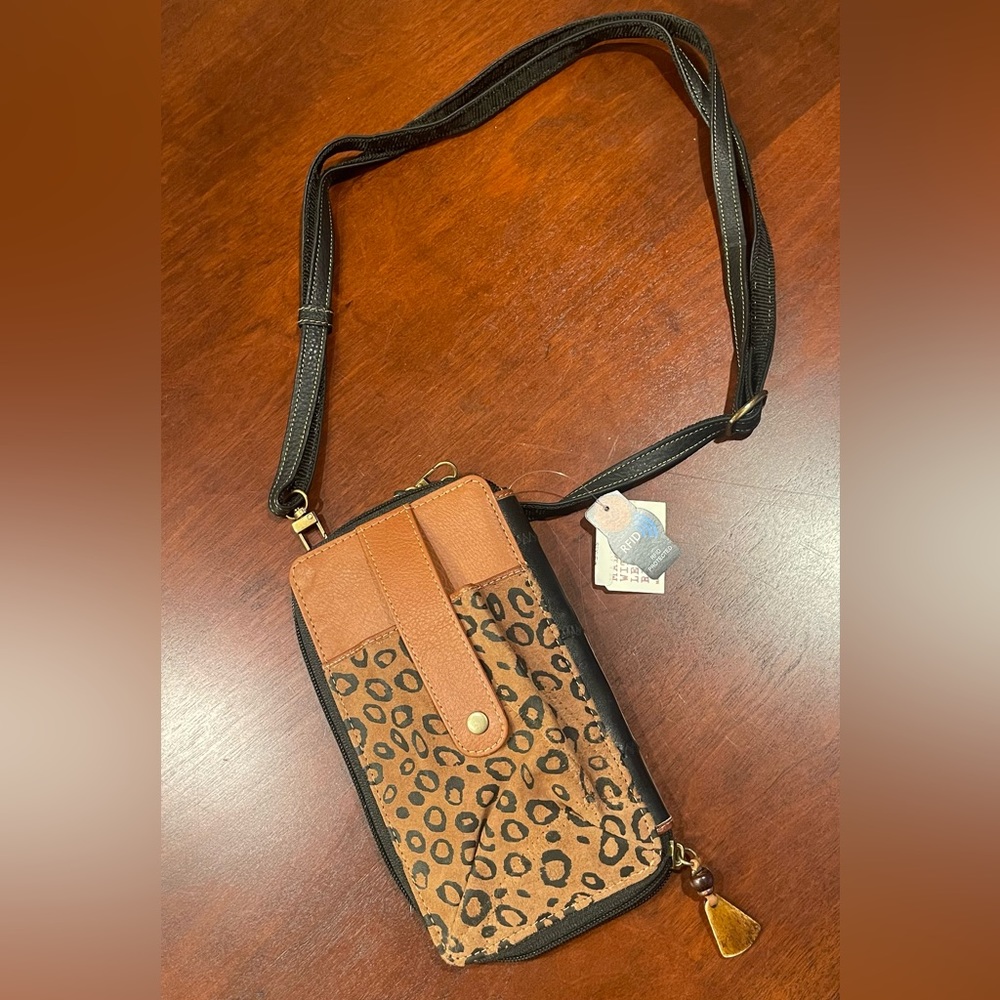 NWT! Stunning Leather & Cheetah Crossbody/ Wallet Handbag! ❣️